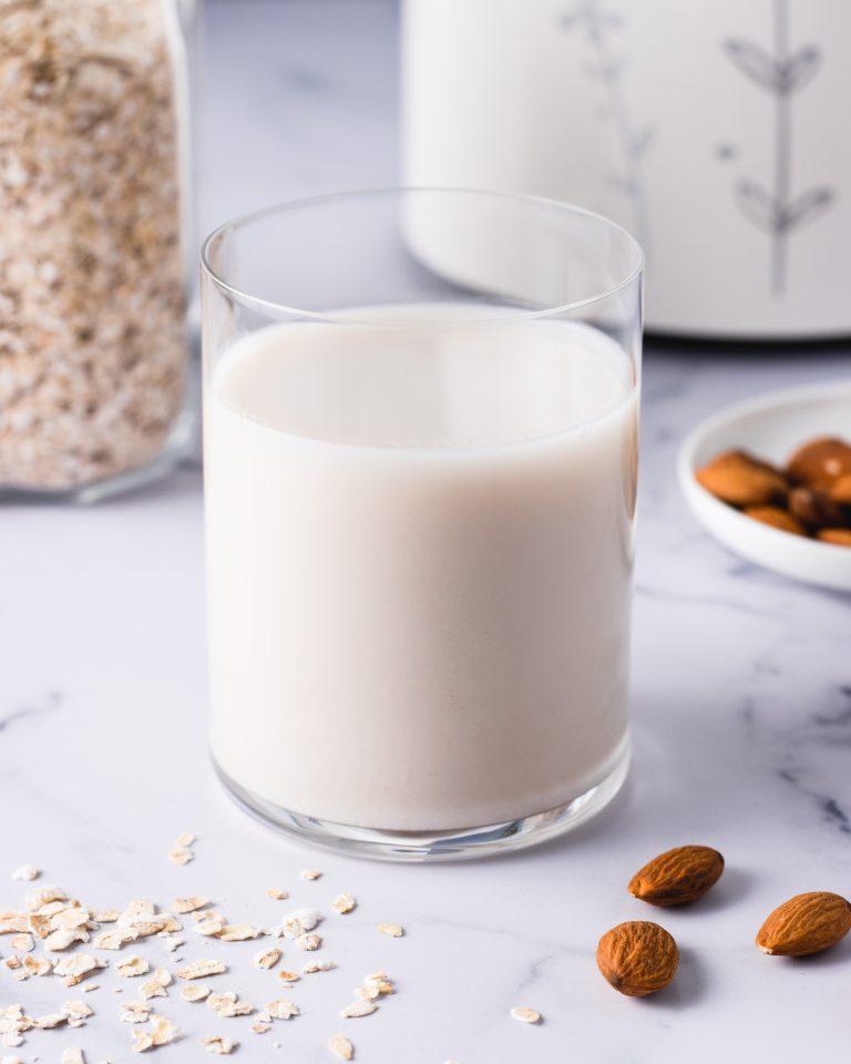 Oat Milk with Almonds